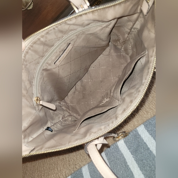 Michael Kors leather purse - Picture 7 of 10